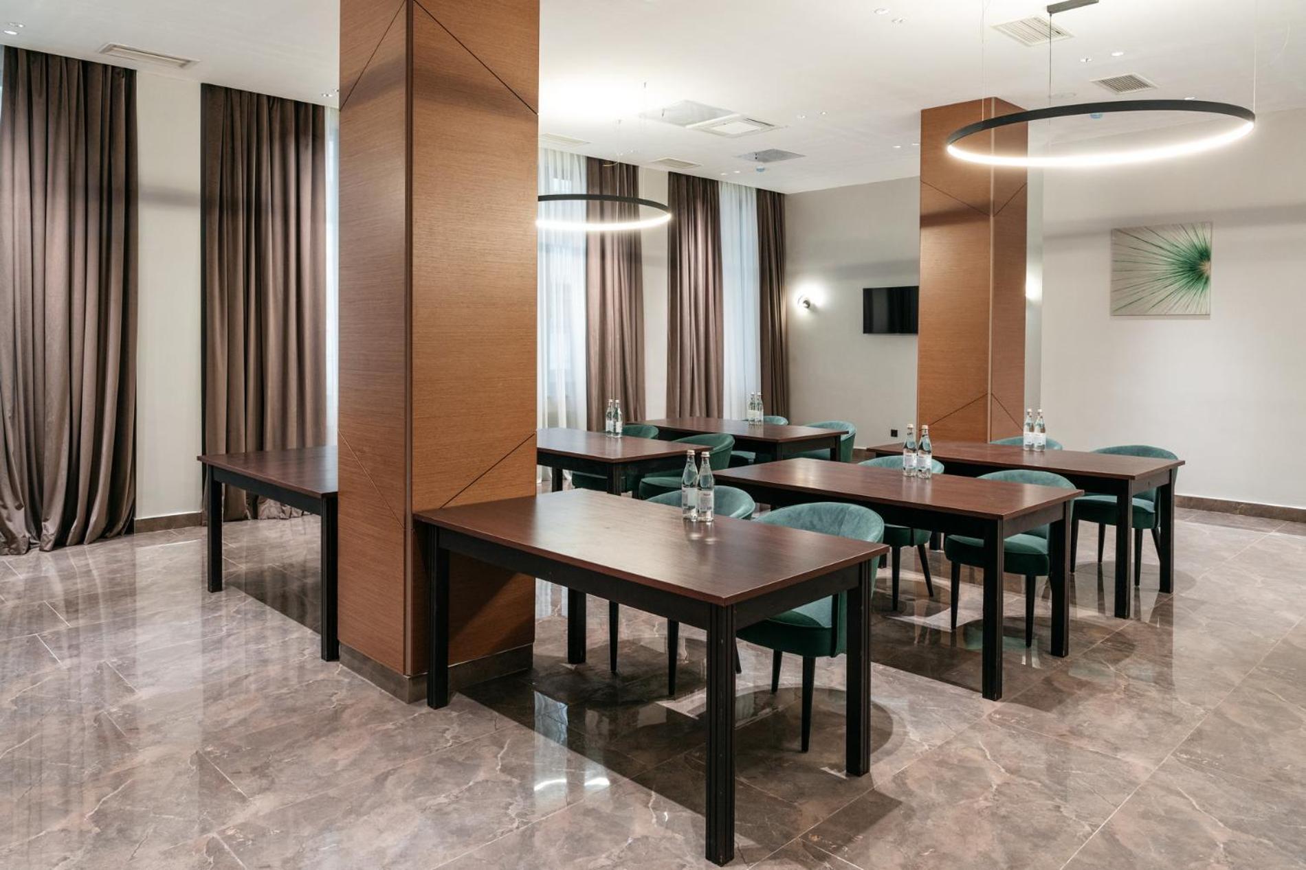 Hotel Raavah Almaty